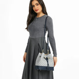 شنطة باكيت مونوغرام مع محفظة لون كحلي - 9