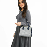 شنطة كتف بنقشة مونوغرام لون كحلي - 7