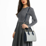 شنطة كتف بنقشة مونوغرام لون كحلي - 8