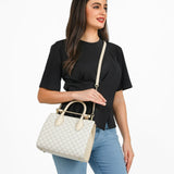 شنطة كتف بنقشة مونوغرام لون بيج - 6