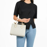 شنطة كتف بنقشة مونوغرام لون بيج - 7