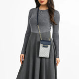 شنطة كروس بدي صغيرة بحزام ذهبي لون كحلي - 6