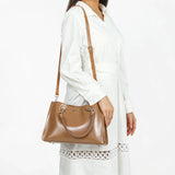 شنطة جلد ناعم بمقبض وحمالة كتف لون بني - 6