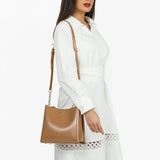 شنطة كتف جلد ناعم بحزام يد وكتف قابل للتعديل لون بني - 7