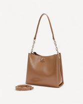 شنطة كتف جلد ناعم بحزام يد وكتف قابل للتعديل لون بني - 1