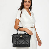 شنطة كتف مبطنة وقفل معدني دوار لون اسود - 7