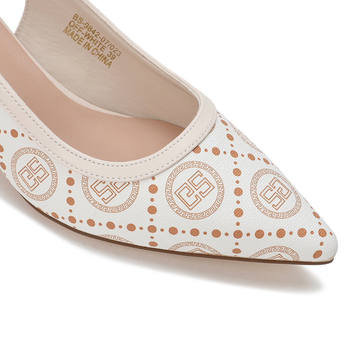 Luxurious leather shoes in beige color with a brown pattern