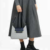 شنطة كتف مونوغرام هاف مون بحزام لون كحلي - 9