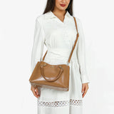 شنطة جلد ناعم بمقبض وحمالة كتف لون بني - 8