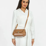 شنطة كتف جلد ناعم بحزام قابل للتعديل لون بني - 8