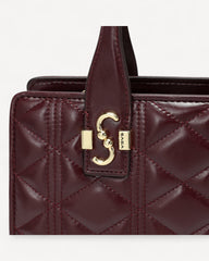 Maroon handbag and shoulder bag with gold details - classic elegance with a modern twist