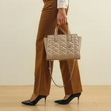 شنطة كتف جلد طبيعي بحامل لون بيج - 7