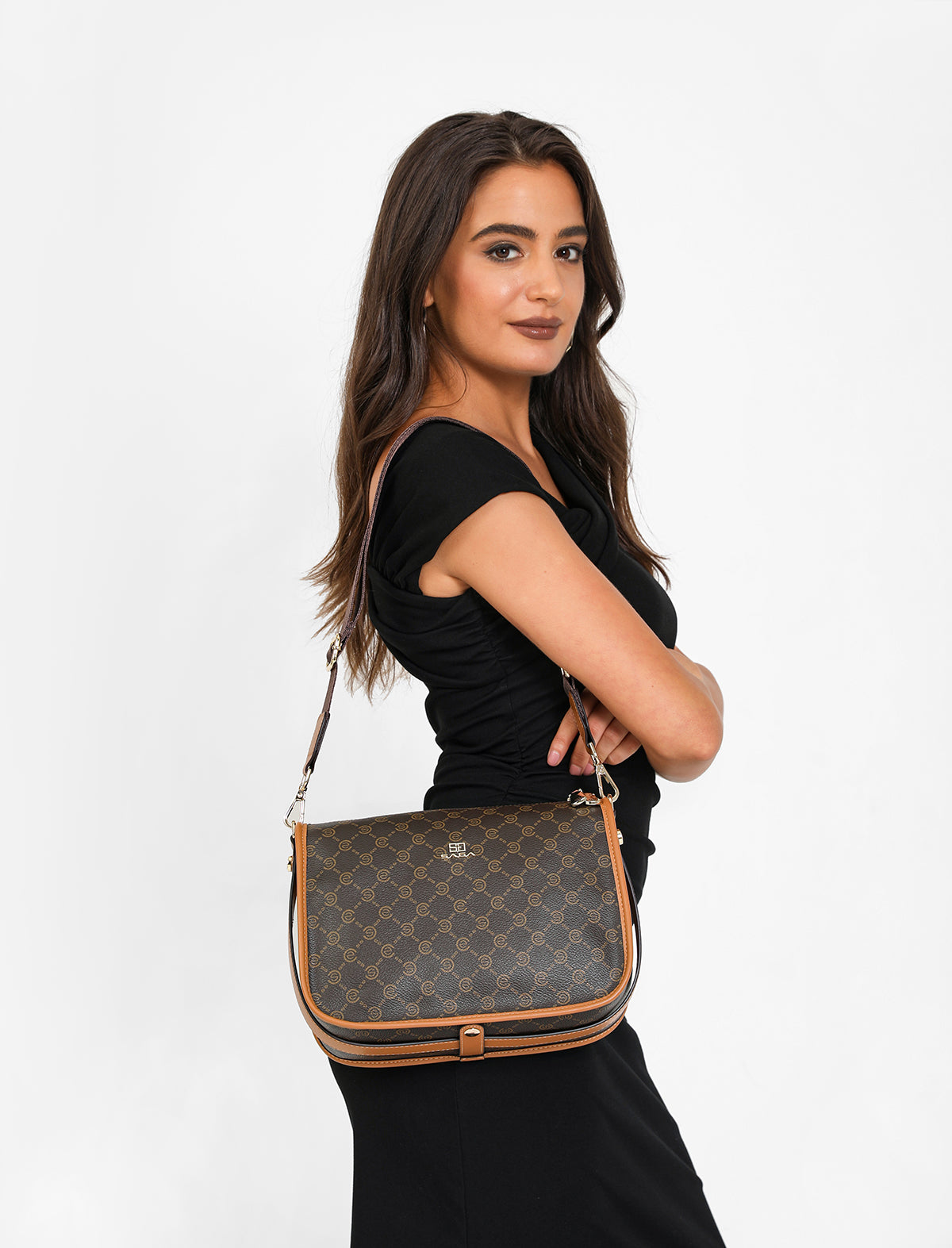 حقيبة كروس بدي بحزام كتف لون بني غامق - 10