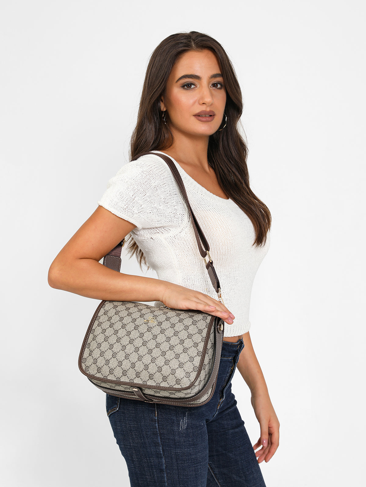 حقيبة كروس بدي بحزام كتف لون بني فاتح - 11