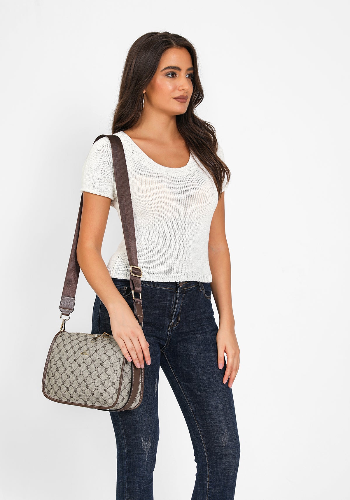 حقيبة كروس بدي بحزام كتف لون بني فاتح - 9
