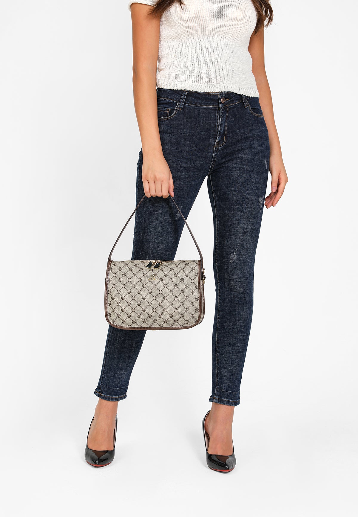 حقيبة كروس بدي بحزام كتف لون بني فاتح - 6