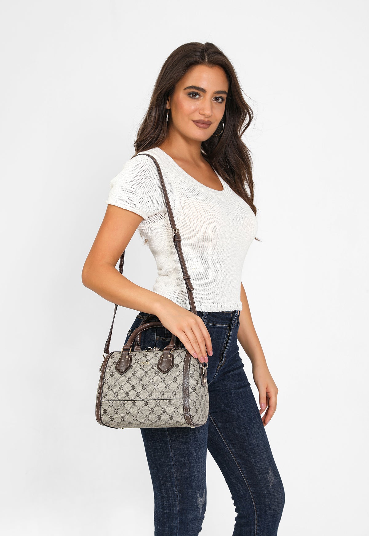 شنطة ساتشيل صغيرة بمقبض وحامل لون بني فاتح - 11