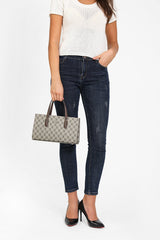 شنطة كتف مونوغرام بحامل لون بني فاتح - 12