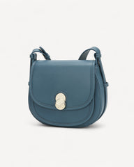 Light luxury leather crossbody bag with a golden lock, 21 cm wide, available in two colors