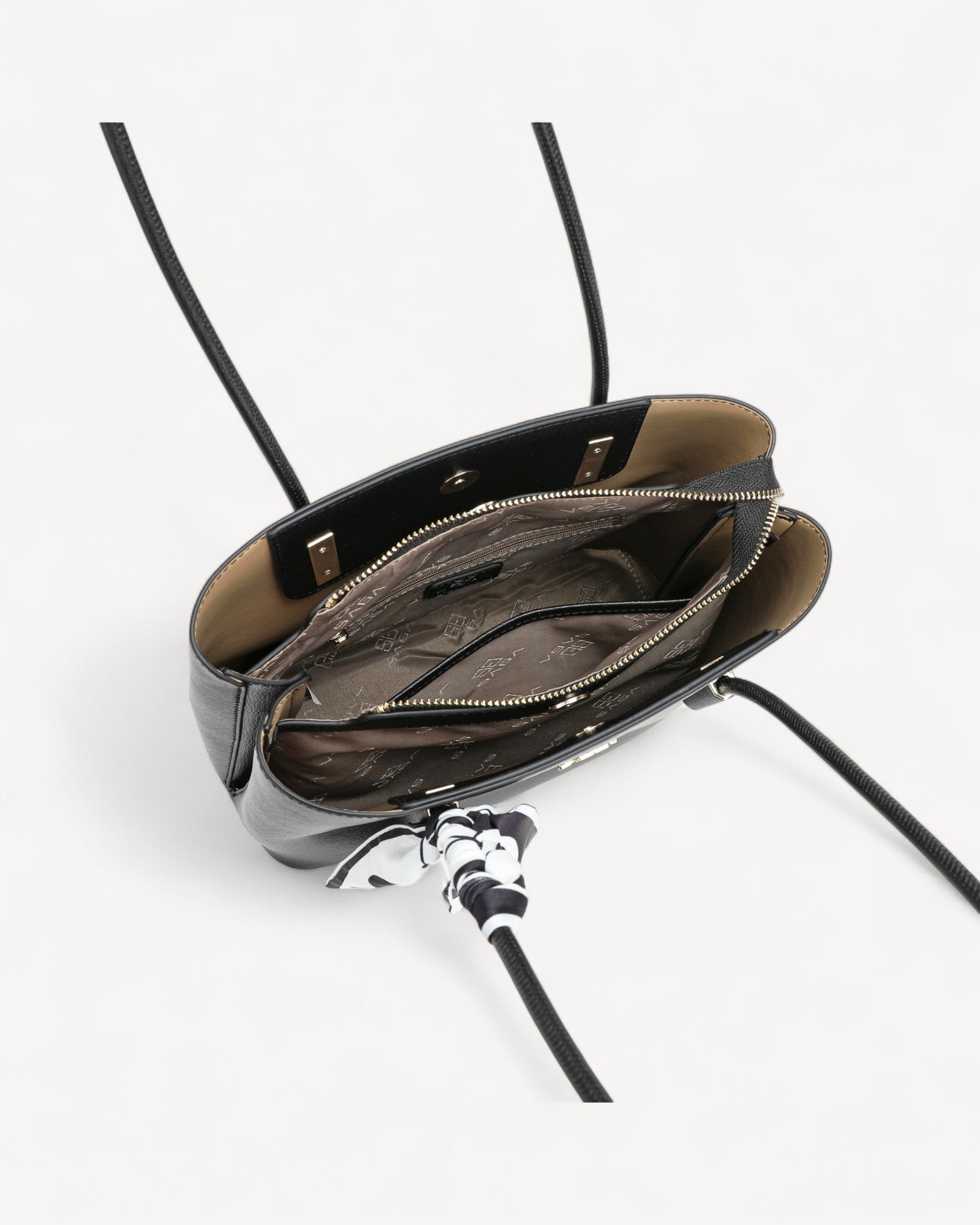 شنطة توت جلد ناعم مع وشاح لون اسود - 4