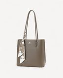 شنطة توت جلد ناعم مع وشاح لون رمادي - 1