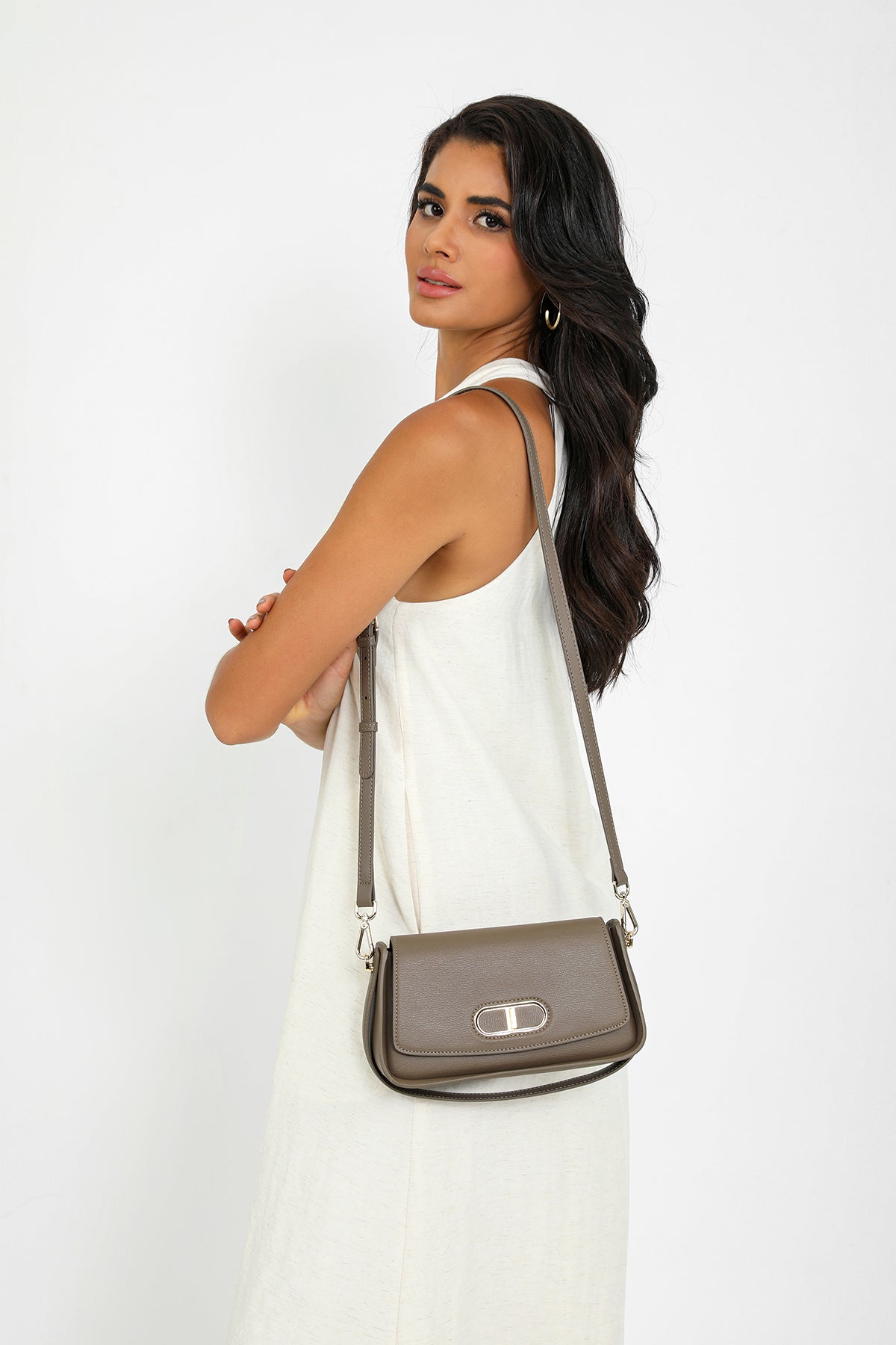 Practical lightweight bag in luxurious leather available in several colors