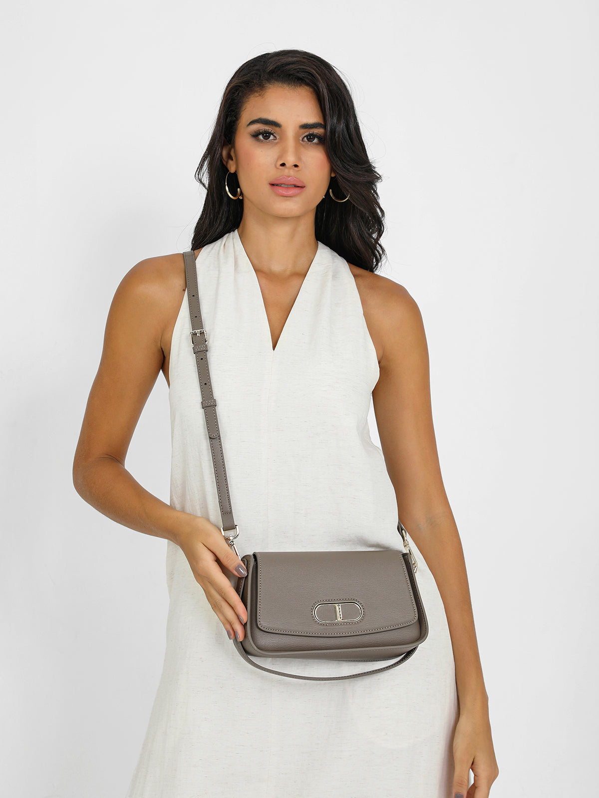 Practical lightweight bag in luxurious leather available in several colors