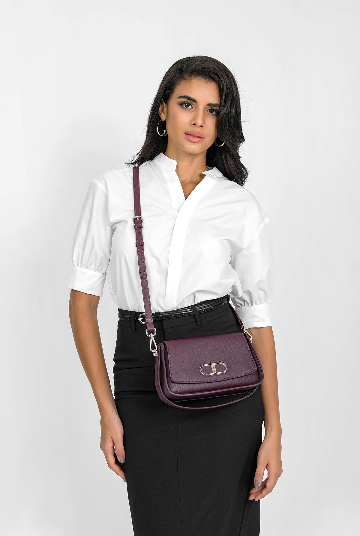 Practical lightweight bag in luxurious leather available in several colors