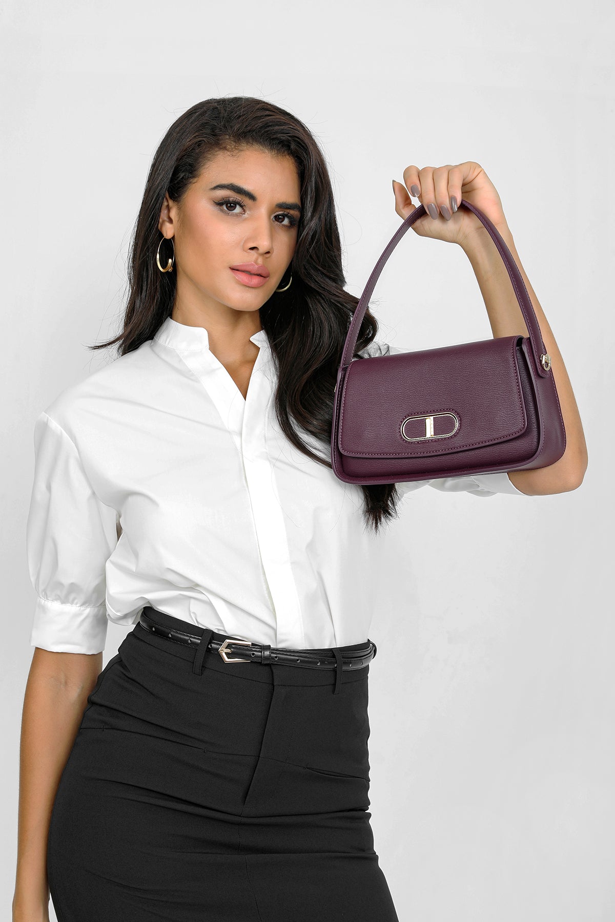 Practical lightweight bag in luxurious leather available in several colors