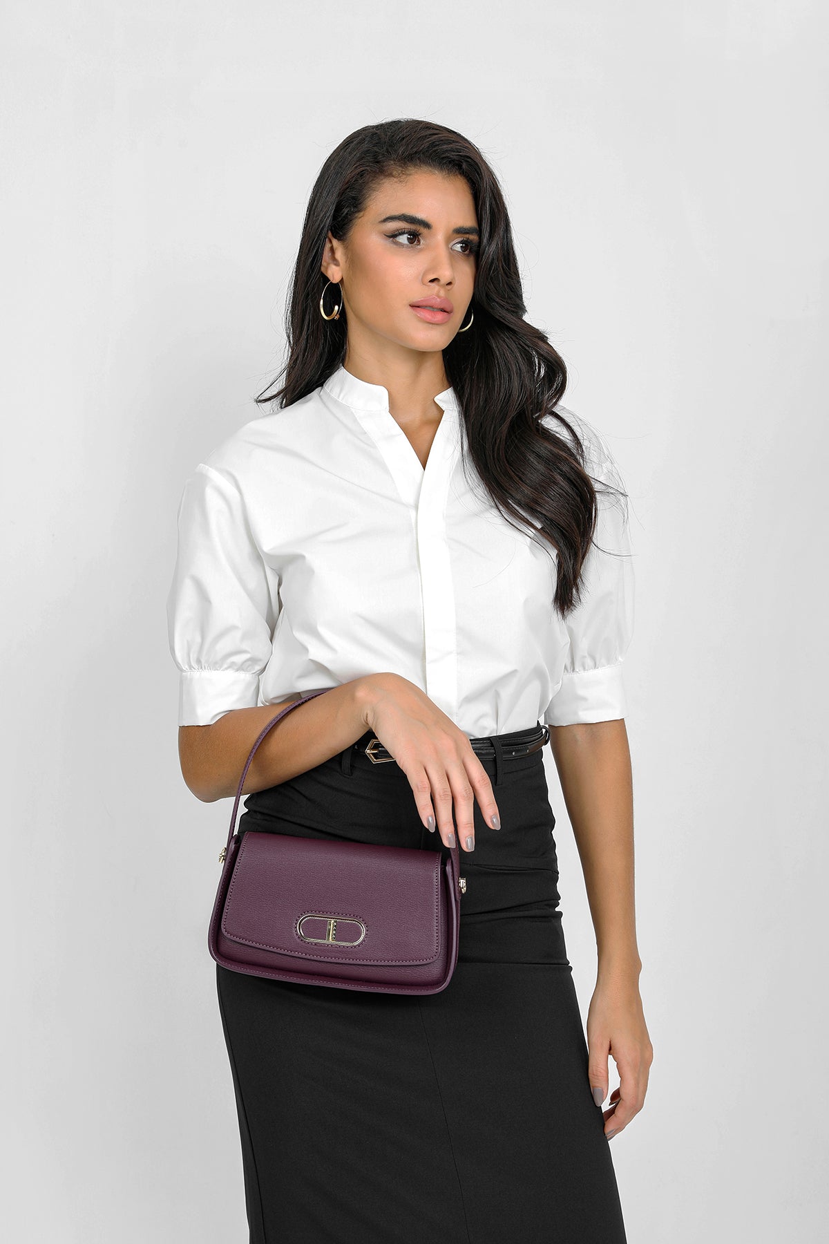 Practical lightweight bag in luxurious leather available in several colors