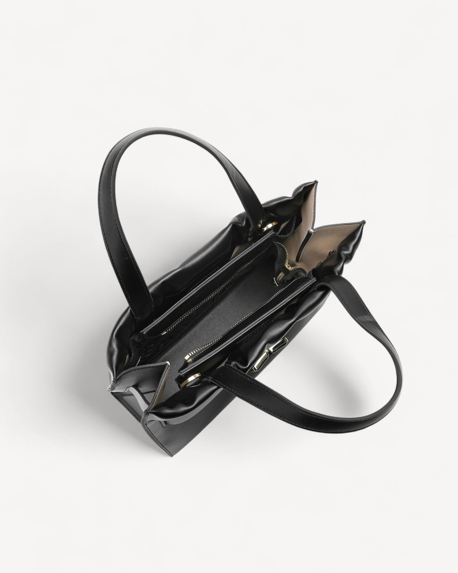 شنطة كتف جلد ناعم بحزام قابل للتعديل لون اسود - 4